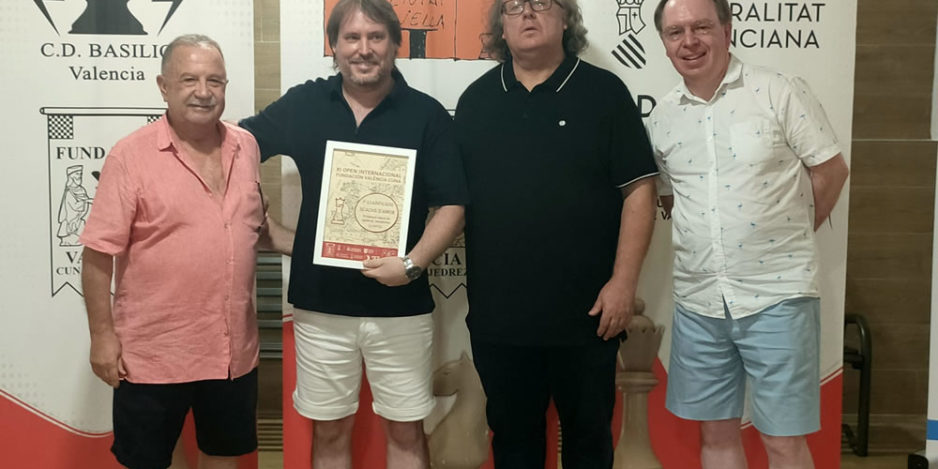 Sebastián Pérez (i), Carlos Martínez (vencedor), José A. Garzón y Edward Lee